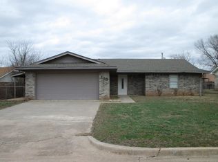 110 Elmview Dr, Chickasha, OK 73018