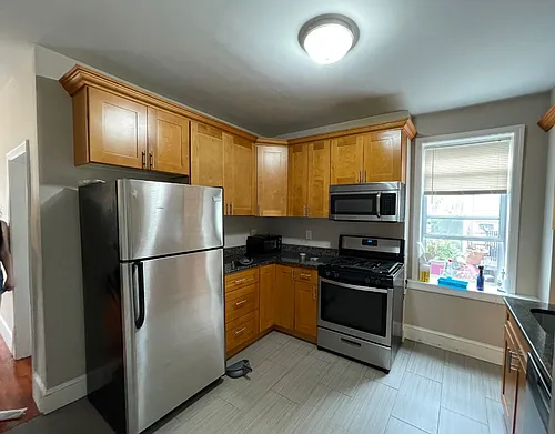 243 Maverick St #3 Photo 1
