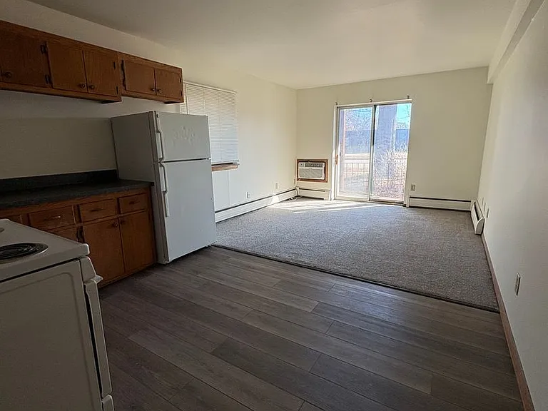 Lakeside Apartments — Photo 9