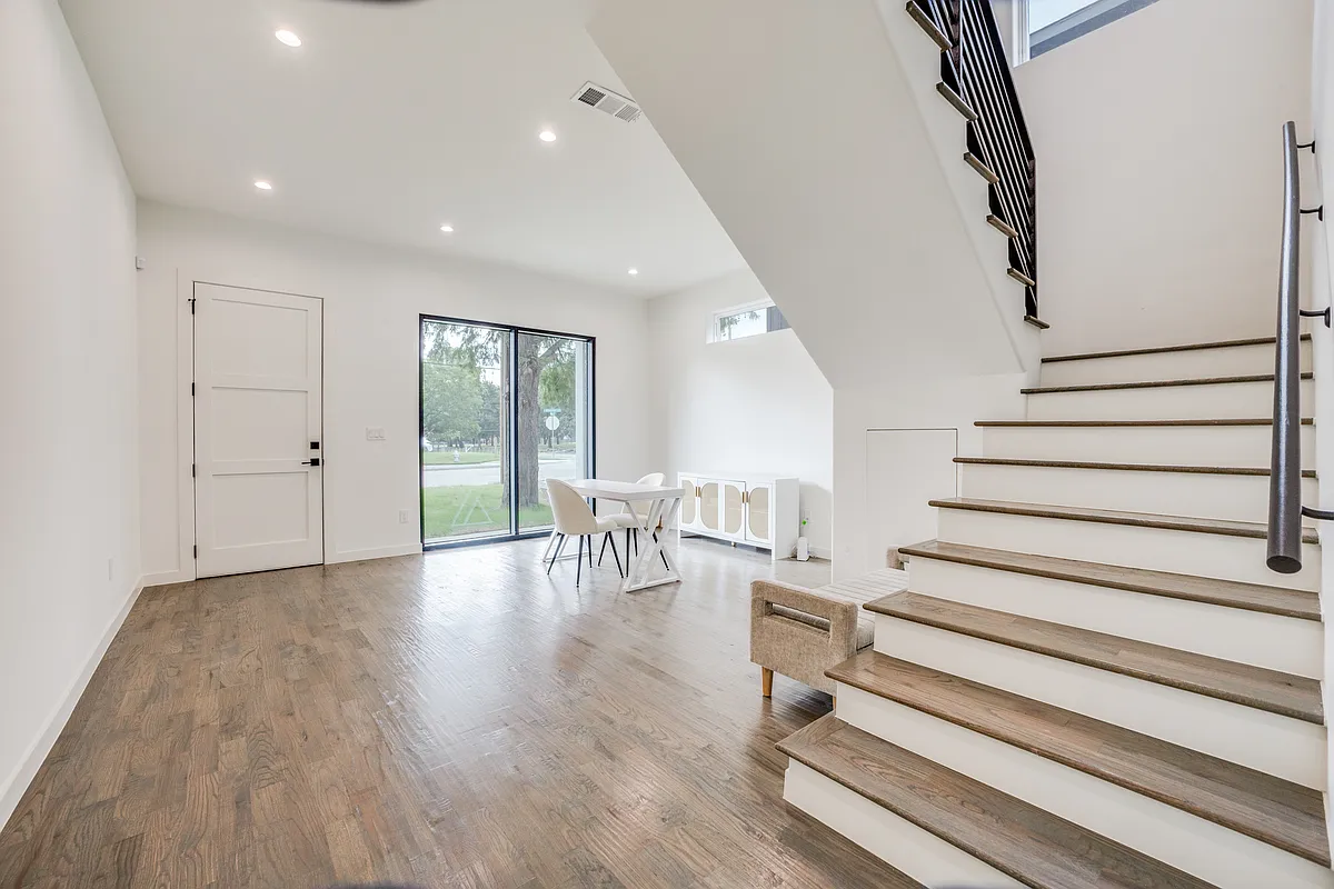 Building Photo - 3423 N Winnetka Ave