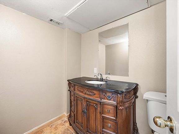 5th image of 208 Trout St
