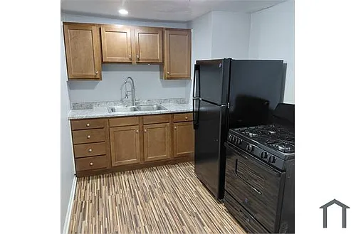 48 Poplar St Photo 1