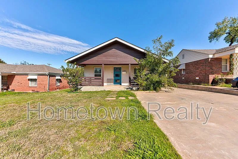 3 bed, 2.0 bath, 1277 sqft, $1,595 — Photo 1