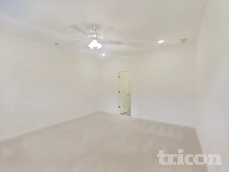 1940 Logan Ln — Photo 8