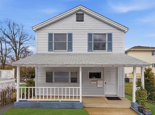 2455 3rd St, Fort Lee, NJ 07024