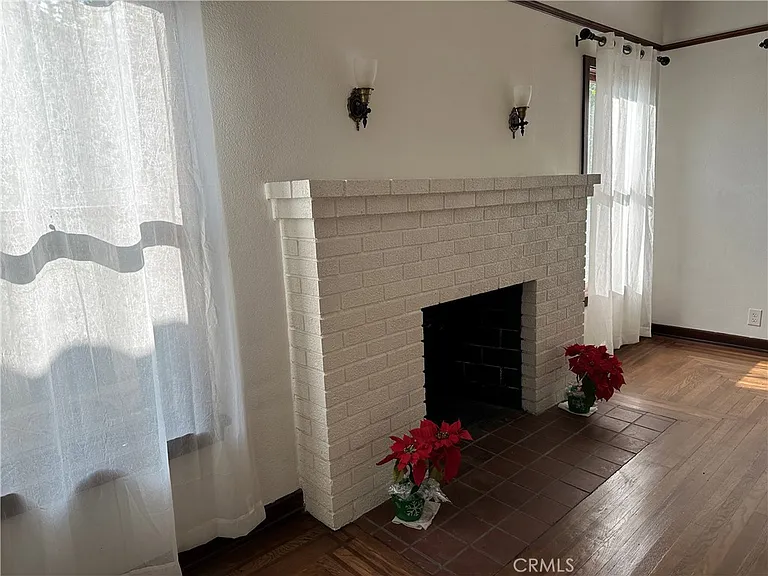 1054 N Euclid Ave — Photo 20