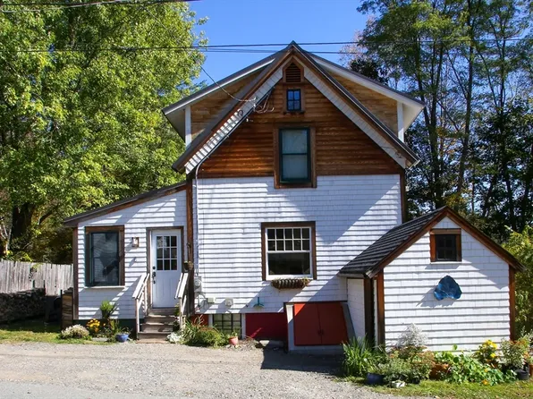 8 North St, Charlemont, MA 01339