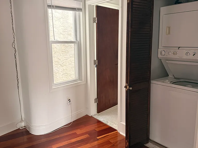 235 W Girard Ave — Photo 12
