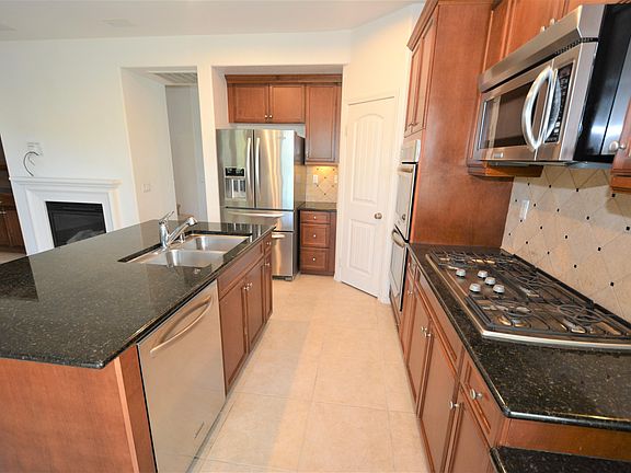 5th image of 642 Astera Ct