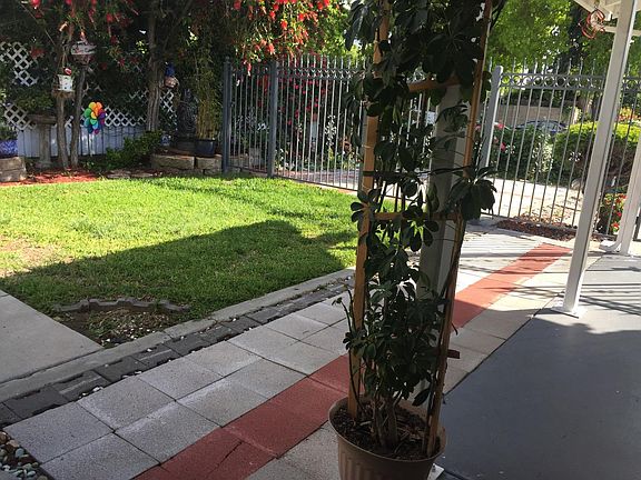 3rd image of 792 Diana Ln