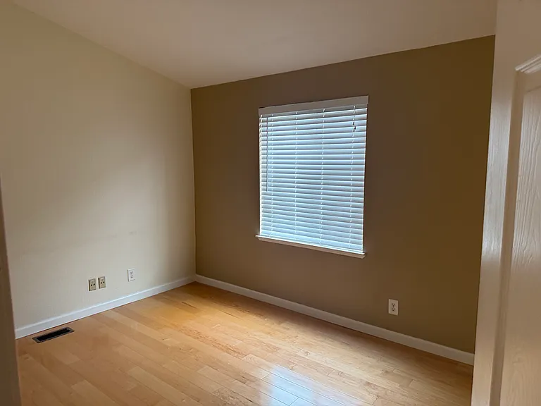 220 Treasurton St — Photo 11