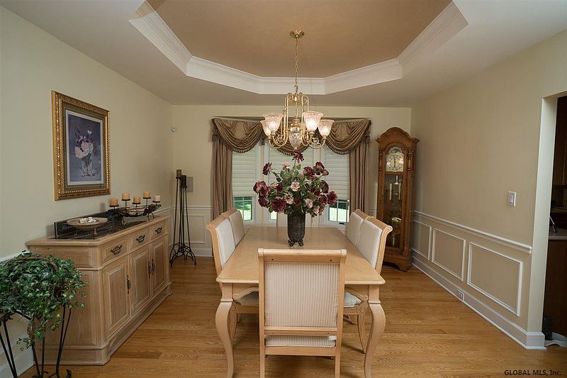 5th image of 423 RIDGEHILL Road