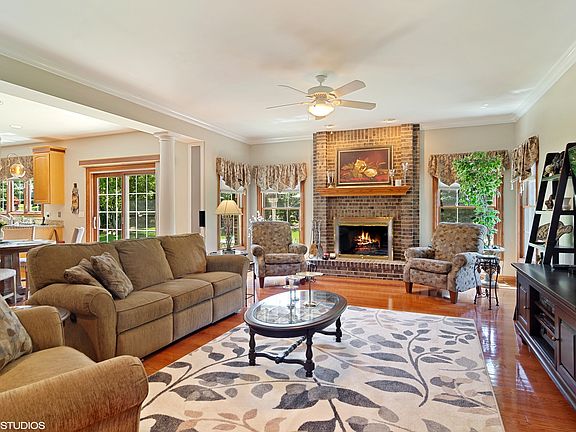 3rd image of 117 Lucy Ct