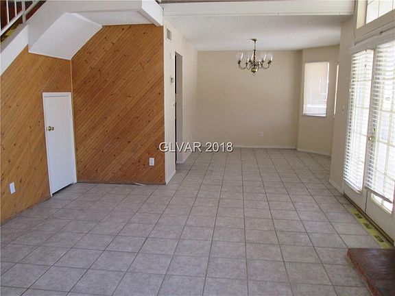 4th image of 1520 S Sloan Ln