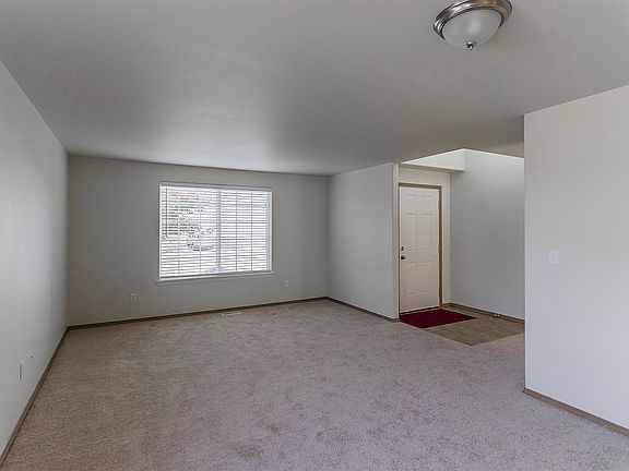 4th image of 1021 Nepean Dr SE