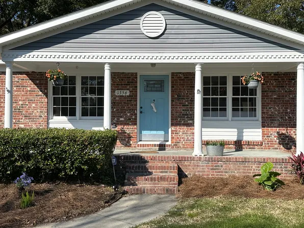 1356 Honeysuckle Ln, Charleston, SC 29412