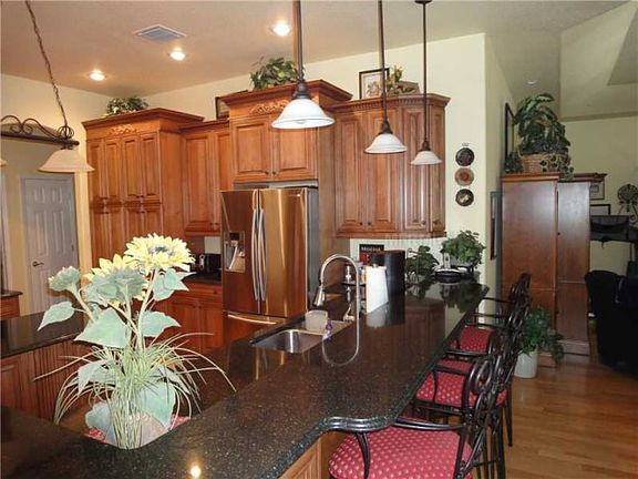 3rd image of 816 Citrus Wood Ln