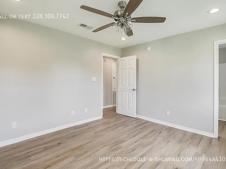 912 Maple St — Photo 17