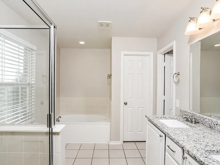 9202 Hilltop Crossing Dr — Photo 13