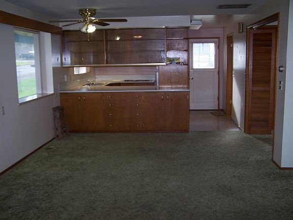 4th image of 410 Laurel St