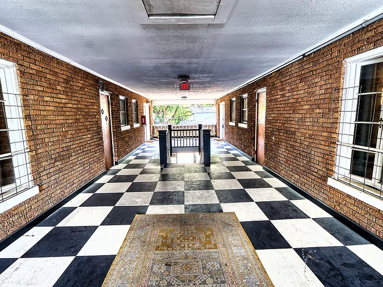 4015 N Seminole Ave #6 — Photo 6