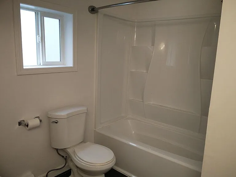 634 W Nickerson St #A — Photo 4