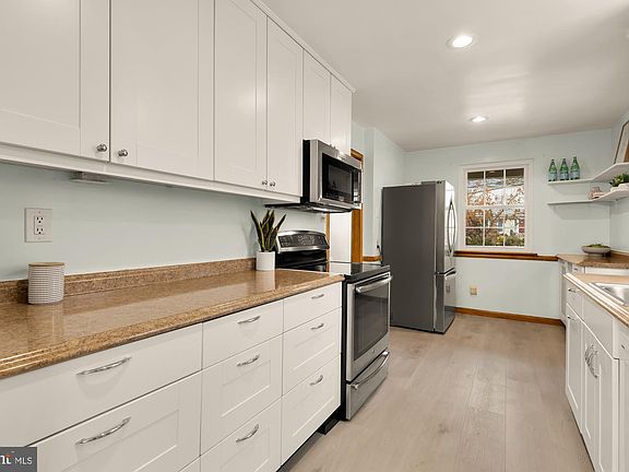 5th image of 1102 Dale Dr