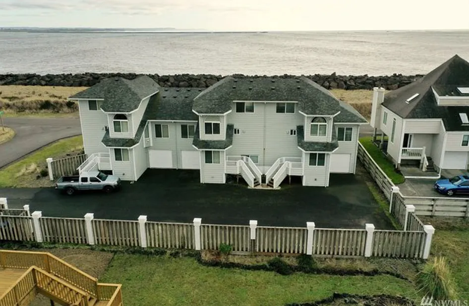 3 bed, 2.5 bath, 1836 sqft, $2,250 — Photo 3