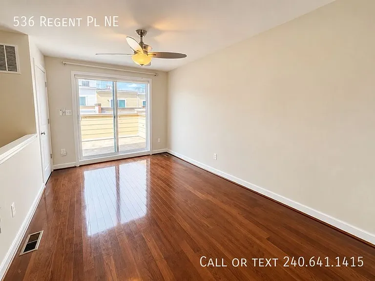 536 Regent Pl NE — Photo 3