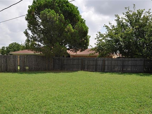 2nd image of 2616 Altamesa Blvd