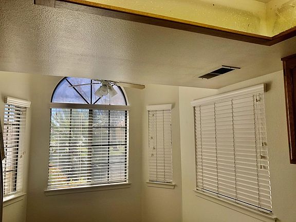 4th image of 19034 Cedar Dr