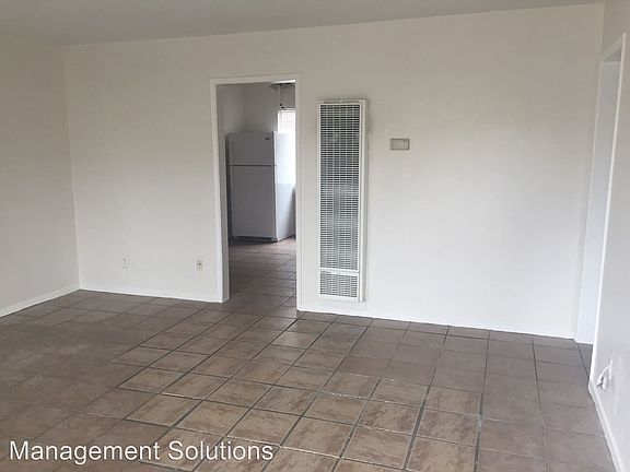 3rd image of 5027 University Ave APT 5