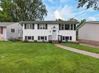 1123 W 9th St, Cedar Falls, IA 50613