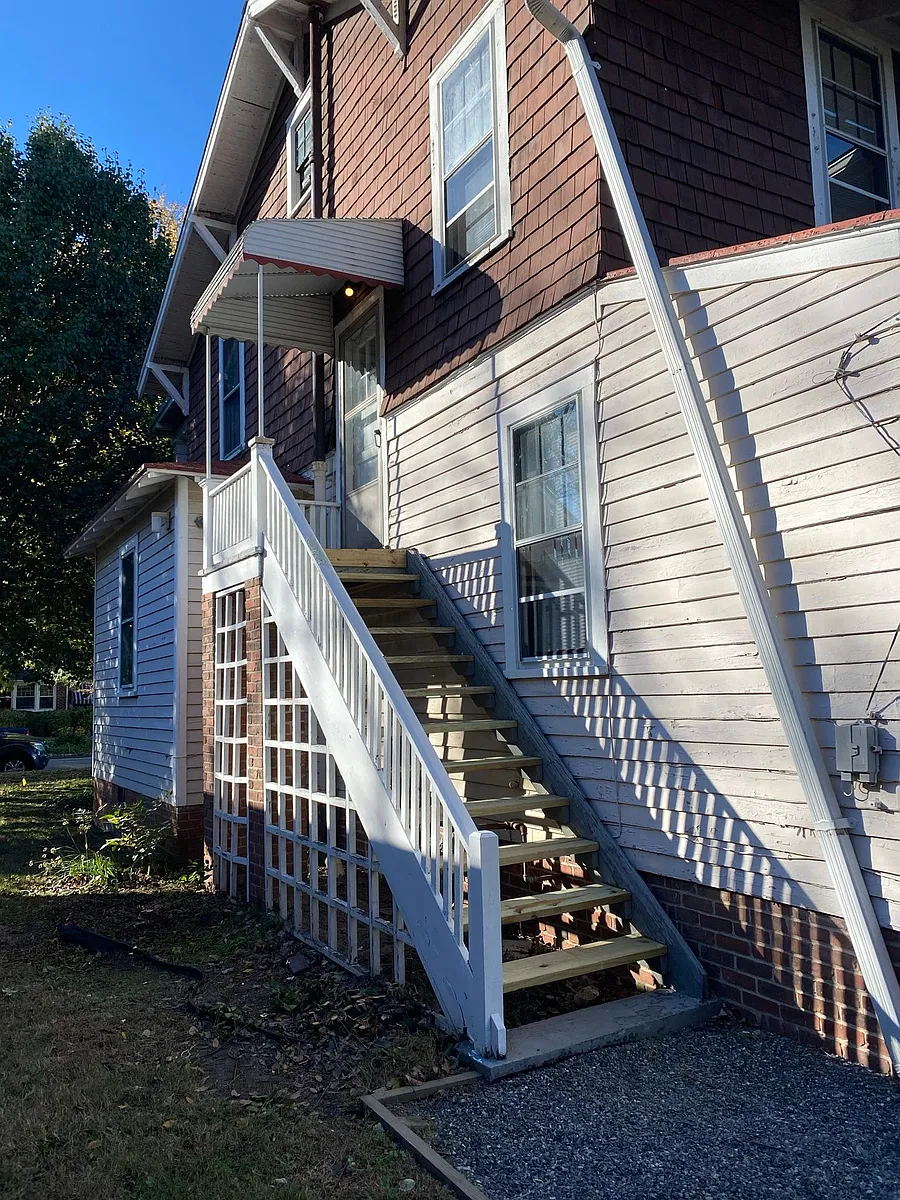 Building Photo - 401 Douglas Ave #B