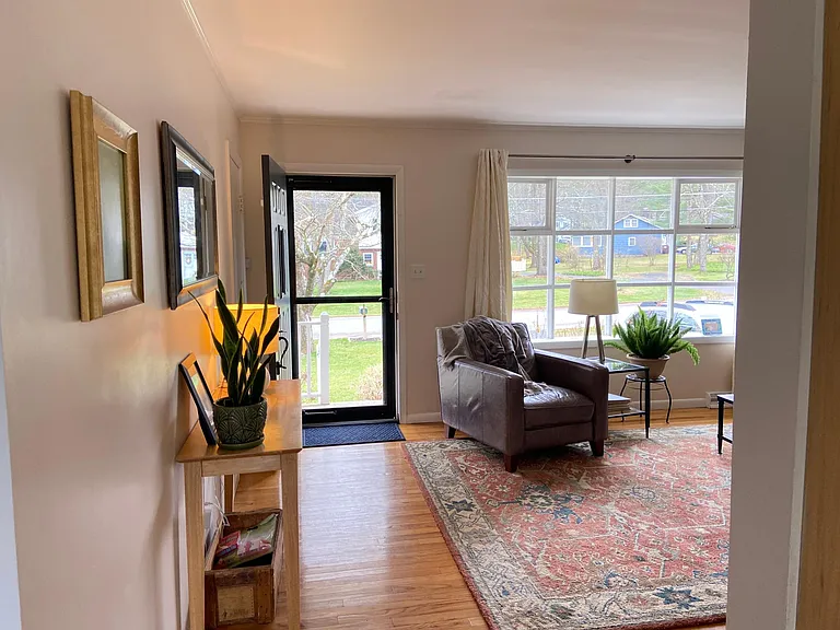 8 Quevic Dr — Photo 5