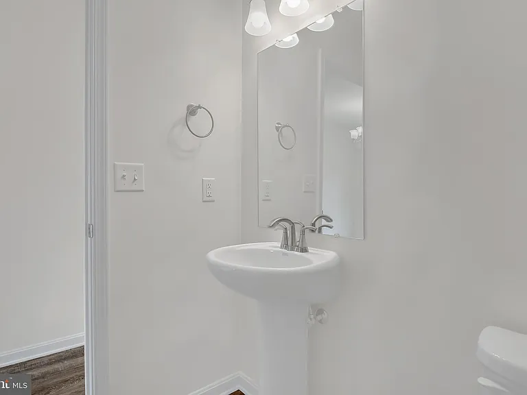 2607 Maplewood Cir — Photo 15