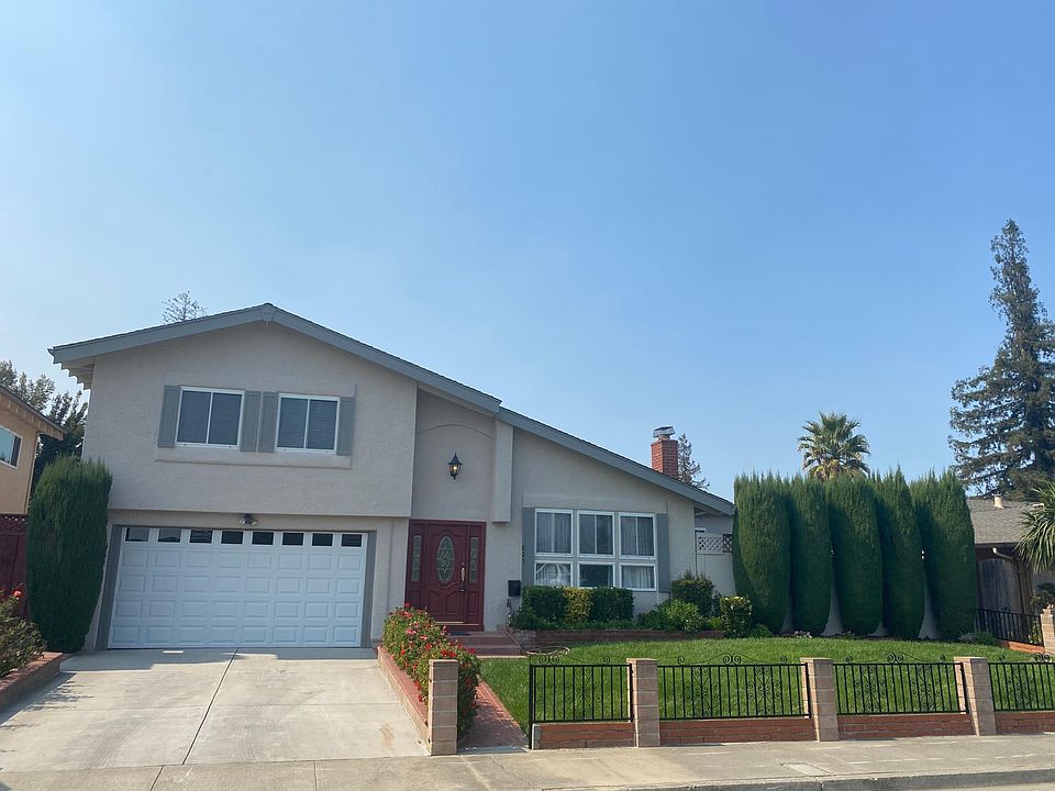 1st image of 825 Coakley Dr