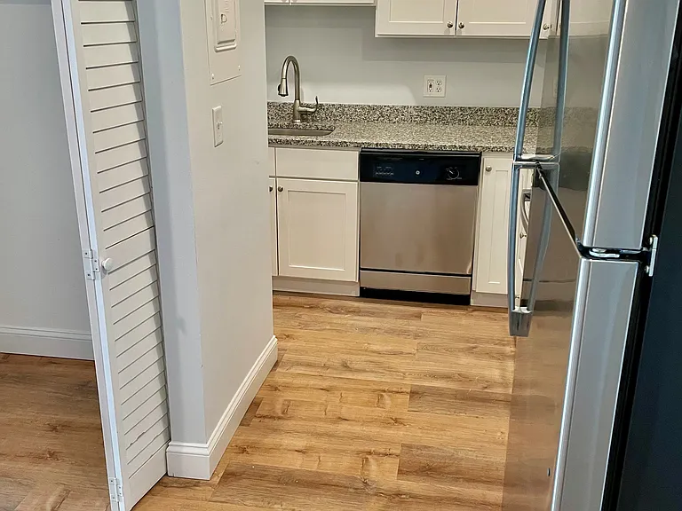 517 Hancock St #11 — Photo 3