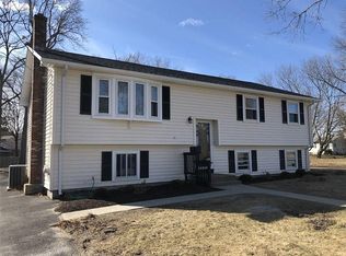 26 Smith St, Warwick, RI 02886