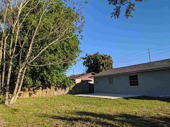 4th image of 1101 Geneva Dr