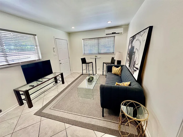 1715 Bluebonnet Ln #A — Photo 5