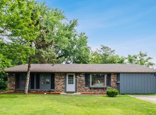 821 S Braintree Dr, Schaumburg, IL 60193