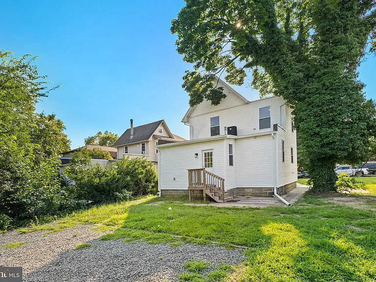 118 Turner St — Photo 43