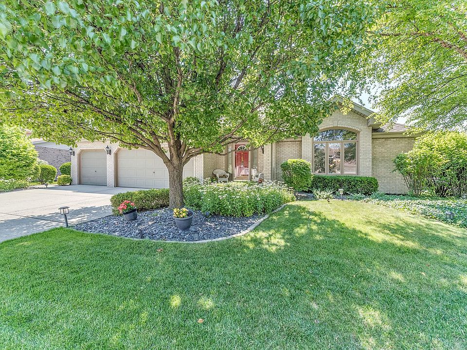 1st image of 7841 Brookside Glen Dr