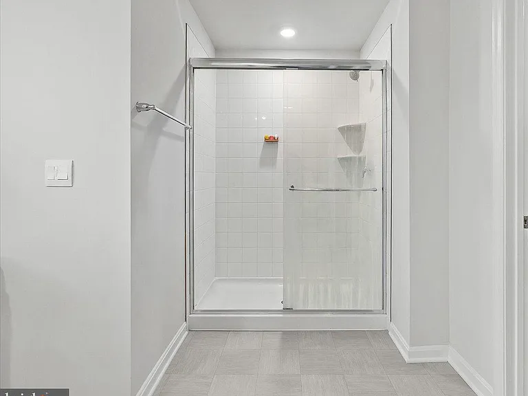 109 Woodford Dr — Photo 41
