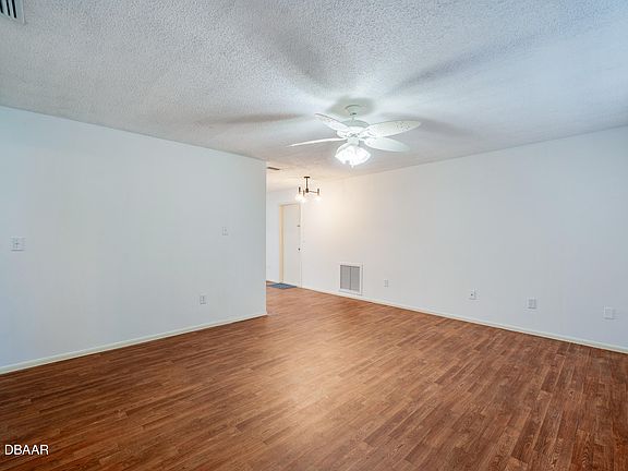 5th image of 1388 Dexter Dr N