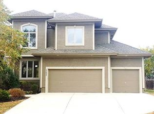 17622 S Roundtree Dr, Olathe, KS 66062