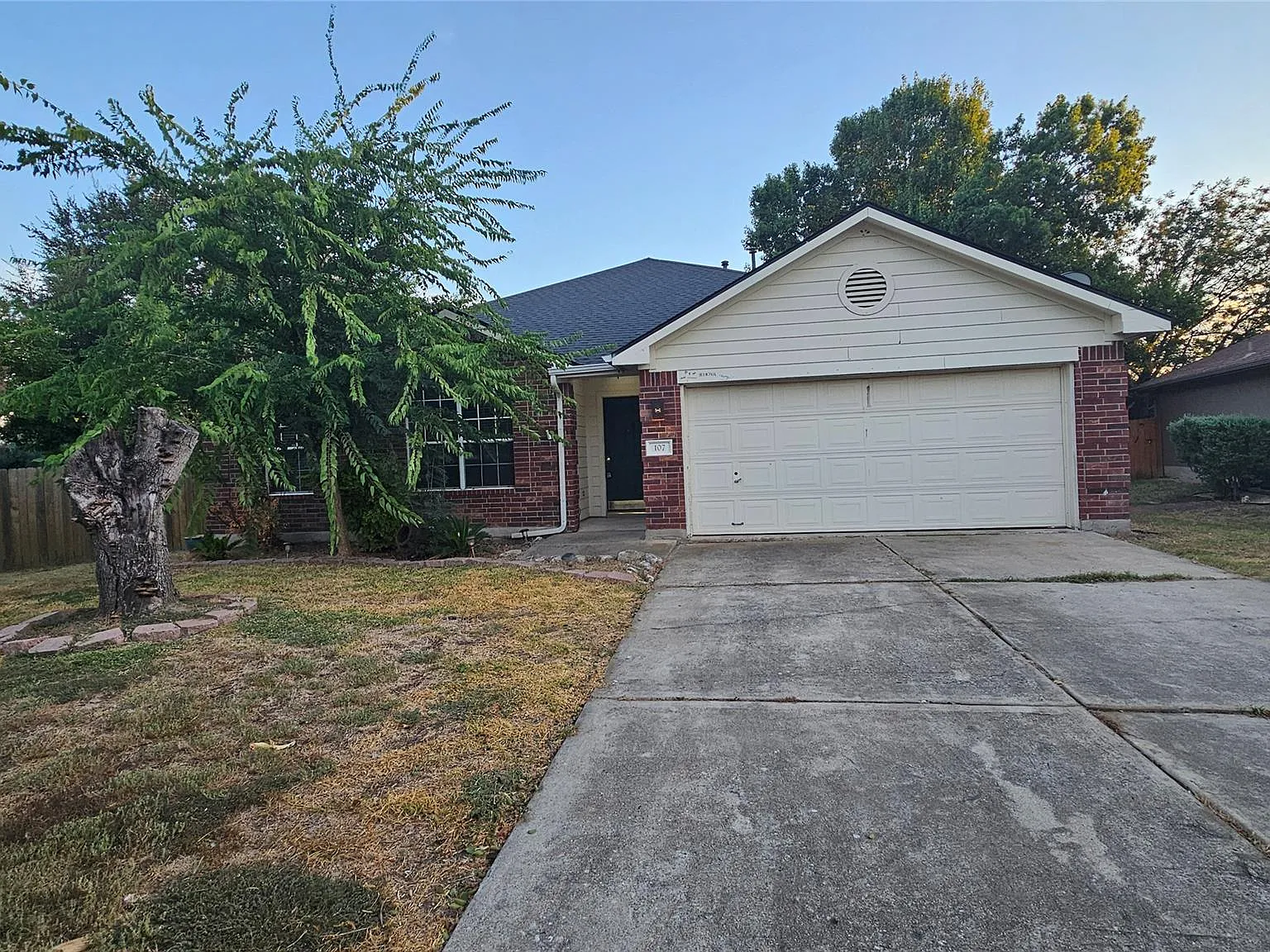 3 bed, 2.0 bath, 1685 sqft, $1,799 — Photo 2