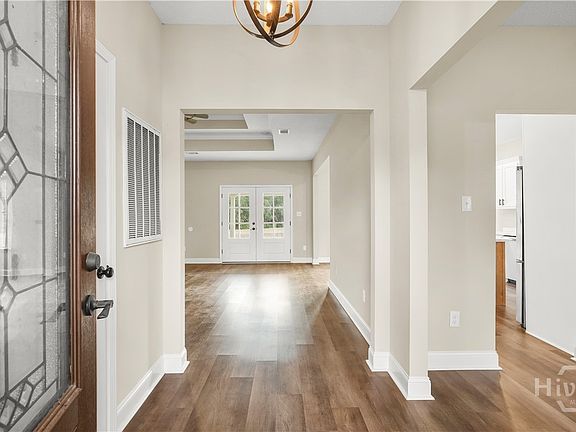 3rd image of 127 Winding Way Road