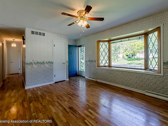 5th image of 11156 Jerryson Dr